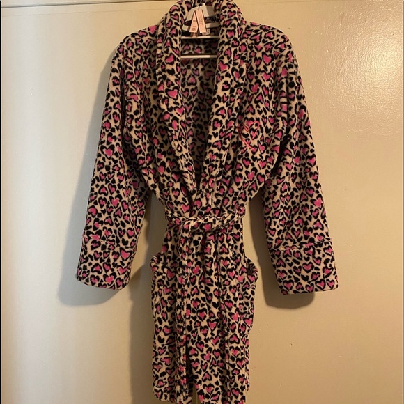 New Victoria Secret Pink Leopard heart❤️robe XS/S NWT. - Picture 3 of 12